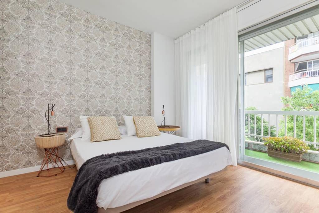Art House Renoir Plaza Universitat Sant Antoni Barcelona